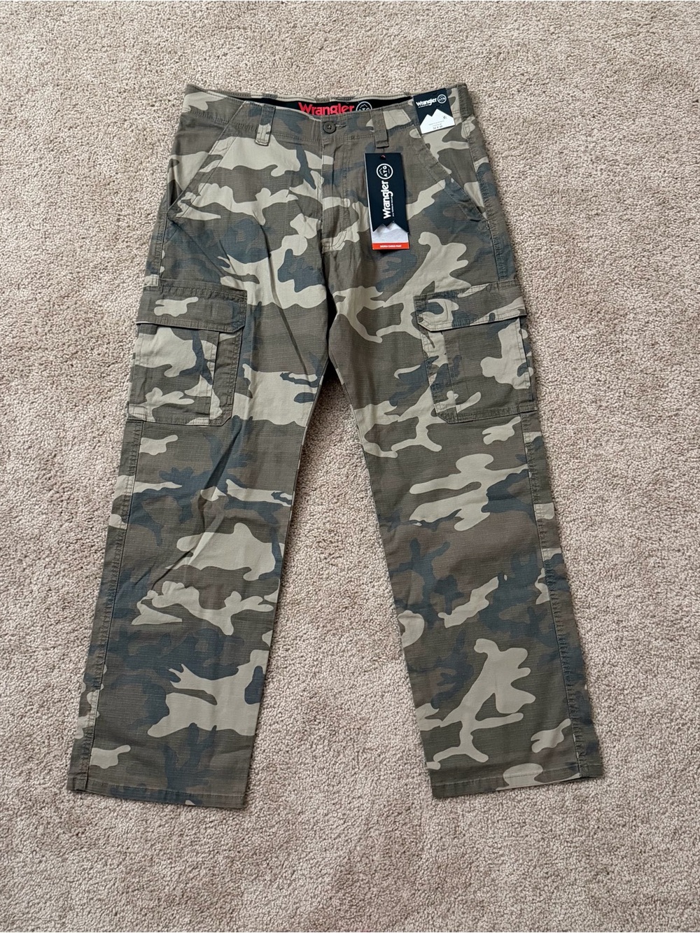 NWT Wrangler Men's Sierra Camo Cargo Pants Green & Tan Size 32x30